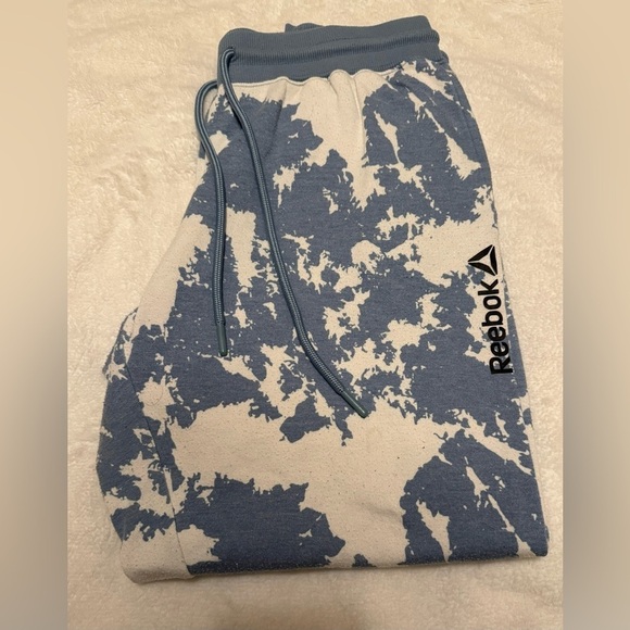 Women’s Joggers: Size Medium - Picture 3 of 6